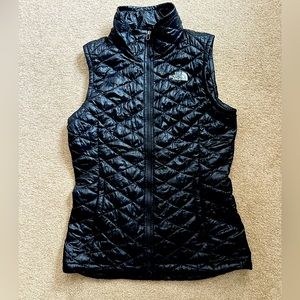 Northface women’s thermoball vest, size xsmall, black